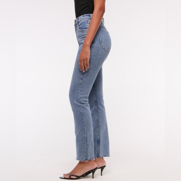 Abercrombie Curve Love Ultra High Rise 90โs Straight Jeans - Picture 3 of 8